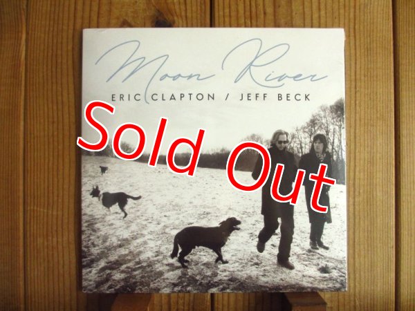 画像1: エリッククラプトンが生前ジェフベックと2022年にレコーディングした名曲カバー「ムーンリバー」が７インチ盤で初音源化！■Eric Clapton, Jeff Beck / Moon River (1)