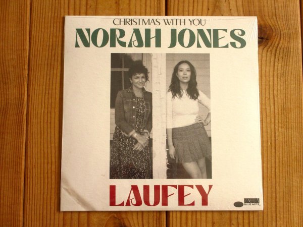 画像1: ノラジョーンズ&レイヴェイによるクリスマス・ソング７インチEP！■Norah Jones, Laufey / Christmas With You (1)